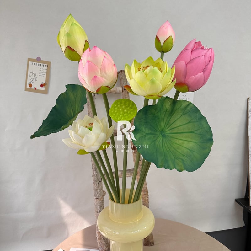 Runzhi umelecký lotos s listom – hodvábny lotos, čínske štýlo chinoiserie, svadobná dekorácia a rekvizity pre fotografiu (Značka Runzhi; Materiál: hodváb; Použitie: svadba, rekvizity pre fotografiu; Štýl: chinoiserie)