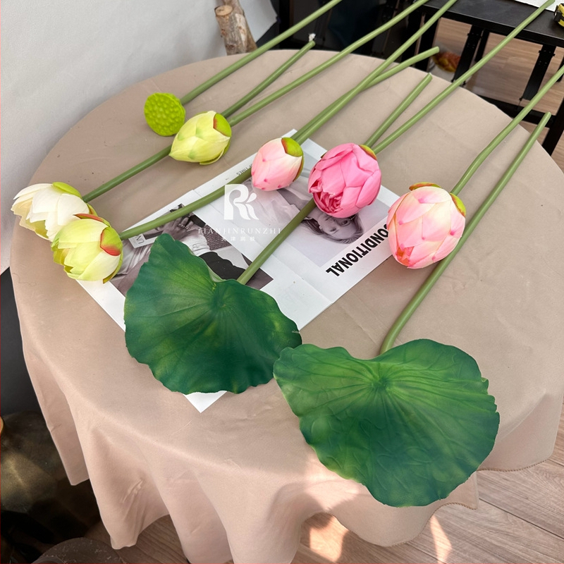 Runzhi umelecký lotos s listom – hodvábny lotos, čínske štýlo chinoiserie, svadobná dekorácia a rekvizity pre fotografiu (Značka Runzhi; Materiál: hodváb; Použitie: svadba, rekvizity pre fotografiu; Štýl: chinoiserie)