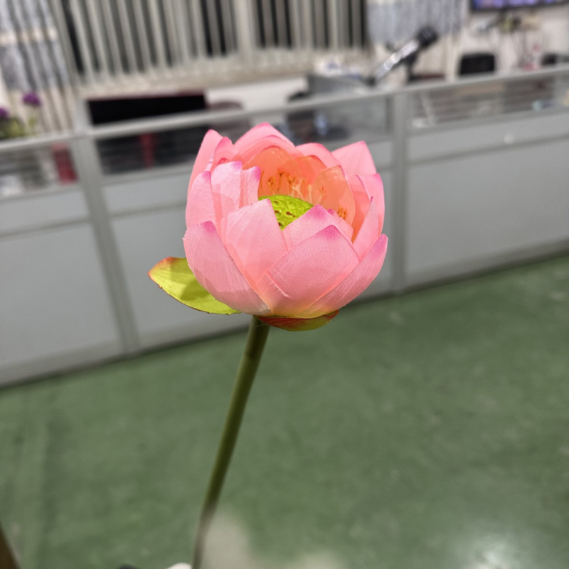 Runzhi umelecký lotos s listom – hodvábny lotos, čínske štýlo chinoiserie, svadobná dekorácia a rekvizity pre fotografiu (Značka Runzhi; Materiál: hodváb; Použitie: svadba, rekvizity pre fotografiu; Štýl: chinoiserie)