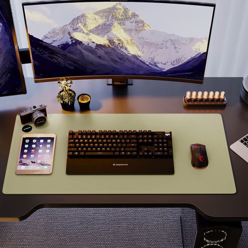 Ādas divpusēja galda paliktnis, pretslīdīgs, ar karsto pārvades drukāšanu, iespējama logotipa pievienošana — vienkrāsains stils