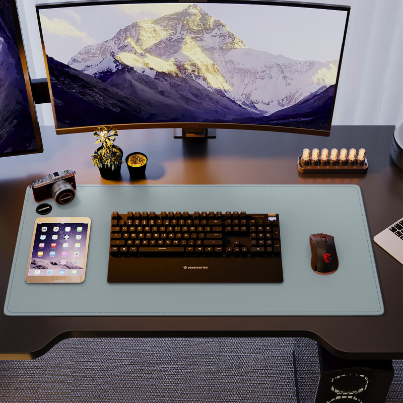 Ādas divpusēja galda paliktnis, pretslīdīgs, ar karsto pārvades drukāšanu, iespējama logotipa pievienošana — vienkrāsains stils