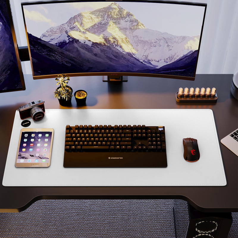 Ādas divpusēja galda paliktnis, pretslīdīgs, ar karsto pārvades drukāšanu, iespējama logotipa pievienošana — vienkrāsains stils