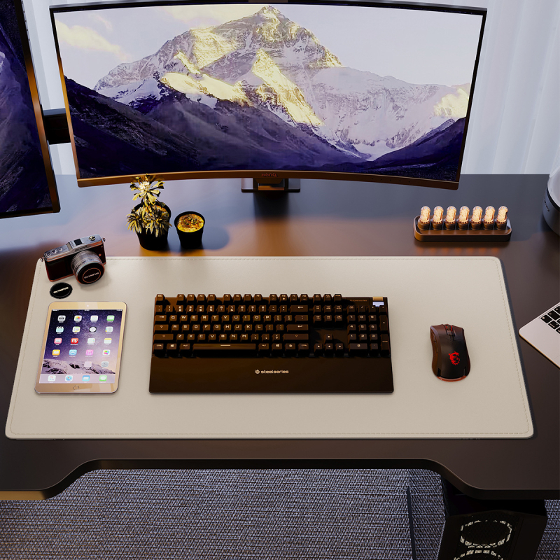 Ādas divpusēja galda paliktnis, pretslīdīgs, ar karsto pārvades drukāšanu, iespējama logotipa pievienošana — vienkrāsains stils