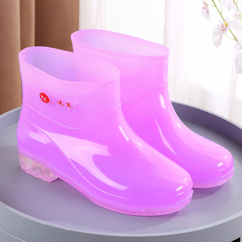 Moteriški lietaus batai su PVC viršutine, žemas kulnas (1–3 cm), žemas vamzdinės dalies aukštis, keturi sezonai