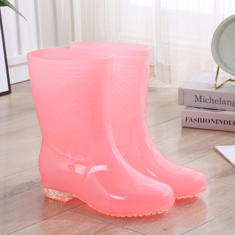 Moteriški lietaus batai su PVC viršutine, žemas kulnas (1–3 cm), žemas vamzdinės dalies aukštis, keturi sezonai