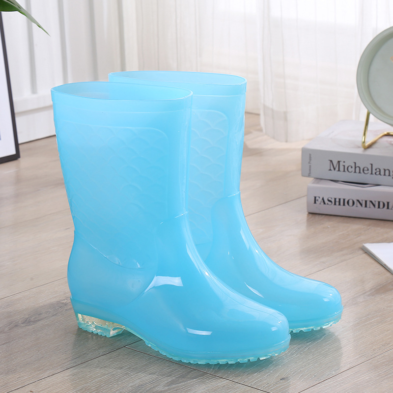 Moteriški lietaus batai su PVC viršutine, žemas kulnas (1–3 cm), žemas vamzdinės dalies aukštis, keturi sezonai