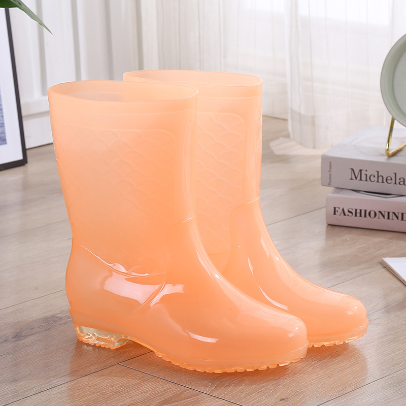Moteriški lietaus batai su PVC viršutine, žemas kulnas (1–3 cm), žemas vamzdinės dalies aukštis, keturi sezonai