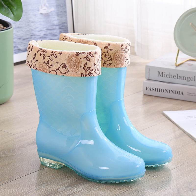 Moteriški lietaus batai su PVC viršutine, žemas kulnas (1–3 cm), žemas vamzdinės dalies aukštis, keturi sezonai