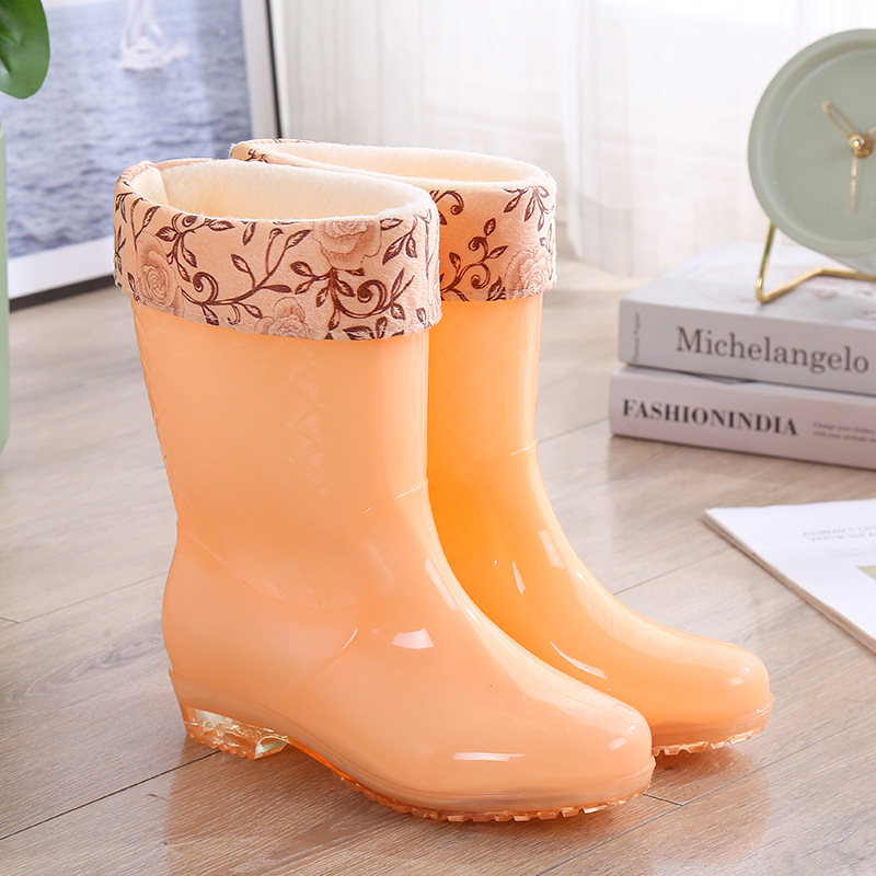 Moteriški lietaus batai su PVC viršutine, žemas kulnas (1–3 cm), žemas vamzdinės dalies aukštis, keturi sezonai