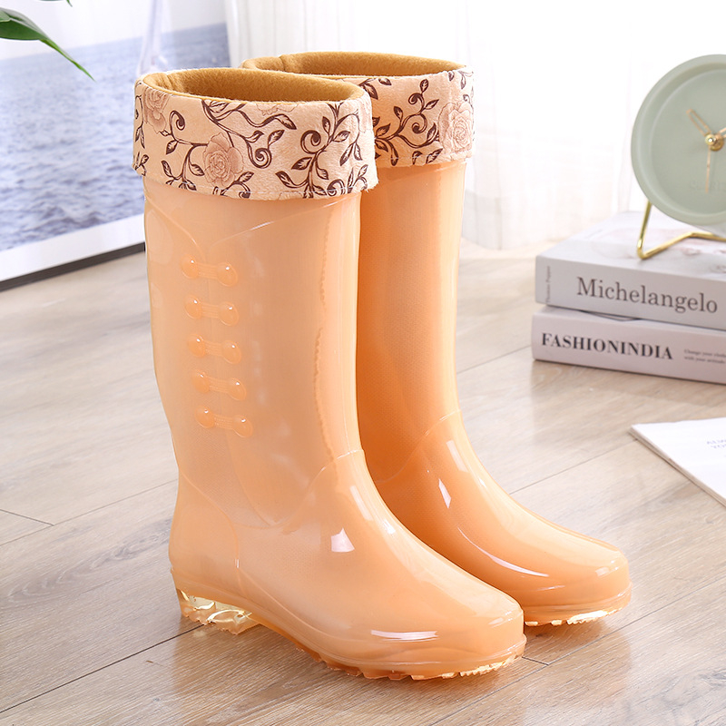 Moteriški lietaus batai su PVC viršutine, žemas kulnas (1–3 cm), žemas vamzdinės dalies aukštis, keturi sezonai