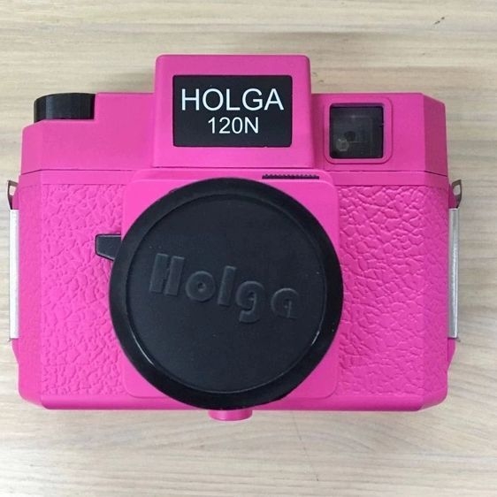 Holga įkvėpta DSLR kamera su CCD jutikliu, 10x optinis priartinimas, 1080p vaizdo įrašas, optinis vaizdo stabilizavimas, SD kortelė