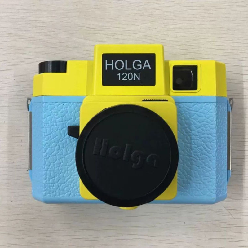 Holga įkvėpta DSLR kamera su CCD jutikliu, 10x optinis priartinimas, 1080p vaizdo įrašas, optinis vaizdo stabilizavimas, SD kortelė