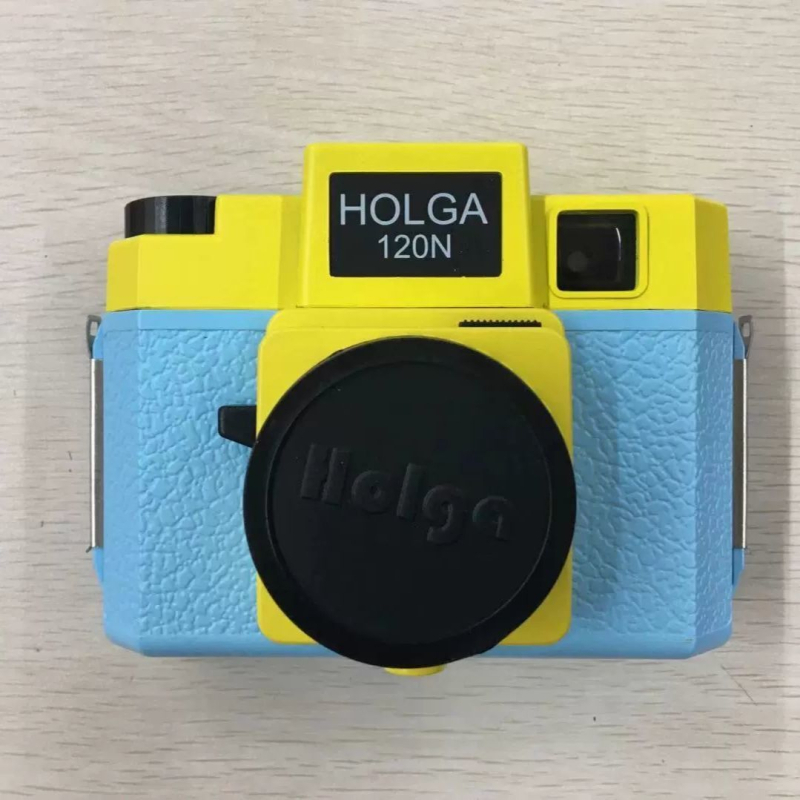 Holga įkvėpta DSLR kamera su CCD jutikliu, 10x optinis priartinimas, 1080p vaizdo įrašas, optinis vaizdo stabilizavimas, SD kortelė