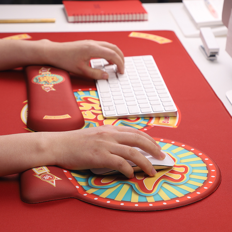 Rokas locītavas paliktnis tastatūrai un pelei ar atmiņas putām un silikona audumu, vienpusīgs, ar logotipu