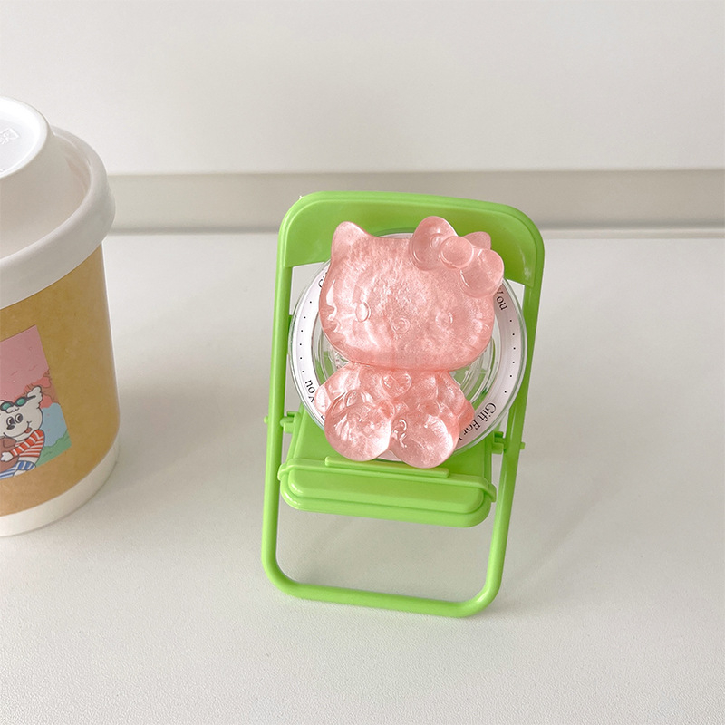 Stojan na telefón na stole s motívom KT mačky, magnetický, odnímateľný a vysúvací, z plastu, karikatúrny štýl