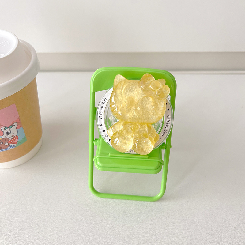 Stojan na telefón na stole s motívom KT mačky, magnetický, odnímateľný a vysúvací, z plastu, karikatúrny štýl