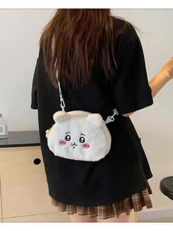 Plush taška na rameno, street štýl, elipsovitý tvar, zapínanie na zips, vnútorná kapsa na zips