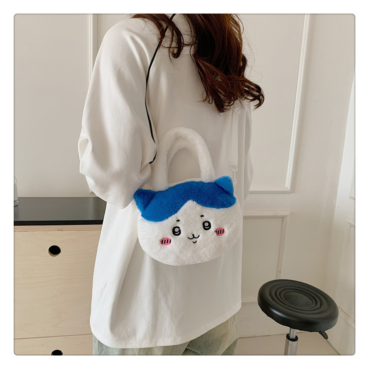 Plush taška na rameno, street štýl, elipsovitý tvar, zapínanie na zips, vnútorná kapsa na zips