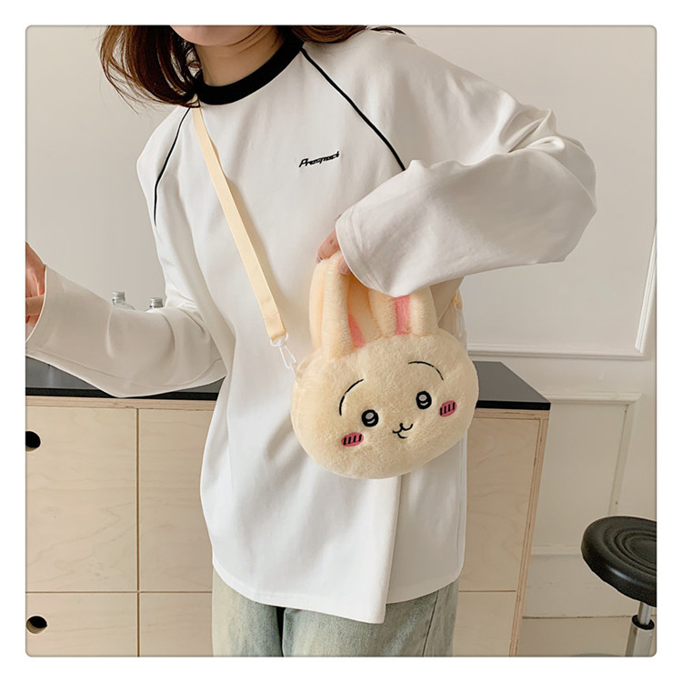 Plush taška na rameno, street štýl, elipsovitý tvar, zapínanie na zips, vnútorná kapsa na zips