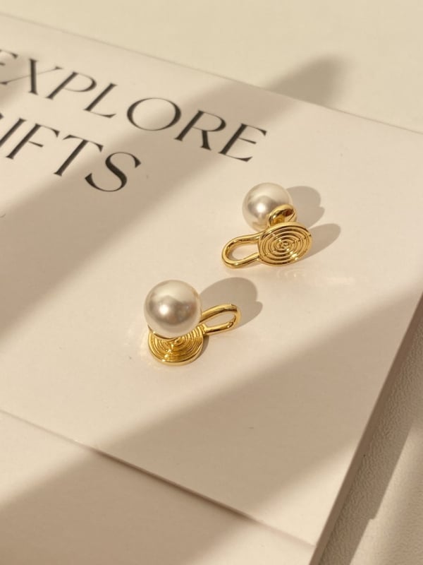 Cercei – Clips pentru urechi în formă de mosquito coil, perle colorate, design geometric minimalist, lucrate manual