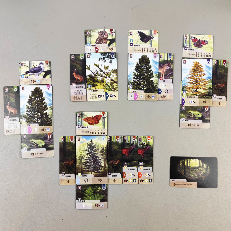 Мултиплейър парти картова игра — лека и забавна, базово + пълно разширение; хартиени карти; за възраст 14+; с възможност за персонализиран дизайн