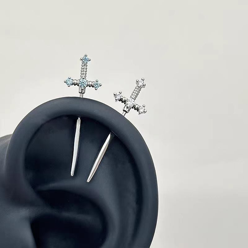 Cercei din oțel titan cu accente de zirconiu, formă de floare, stil lux discret