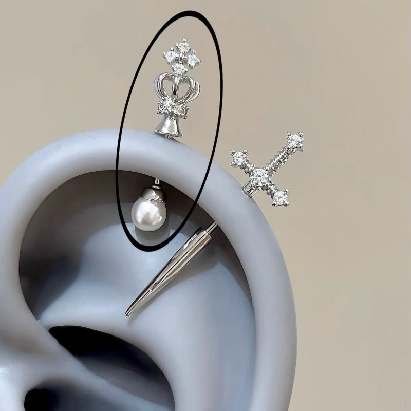 Cercei din oțel titan cu accente de zirconiu, formă de floare, stil lux discret