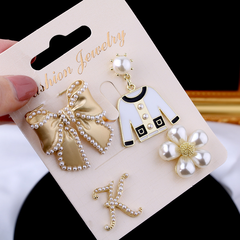 Shanlihua Broșă pentru guler – aliaj, floare de camelia cu funda, placare aurie, accesoriu feminin