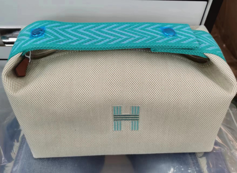 Torba za kozmetiku i toaletne potrepštine od platna, horizontalni kvadratni oblik, zatvarač, podstava od platna, gradski stil