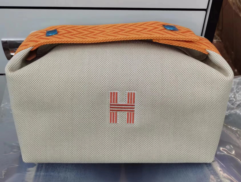Torba za kozmetiku i toaletne potrepštine od platna, horizontalni kvadratni oblik, zatvarač, podstava od platna, gradski stil