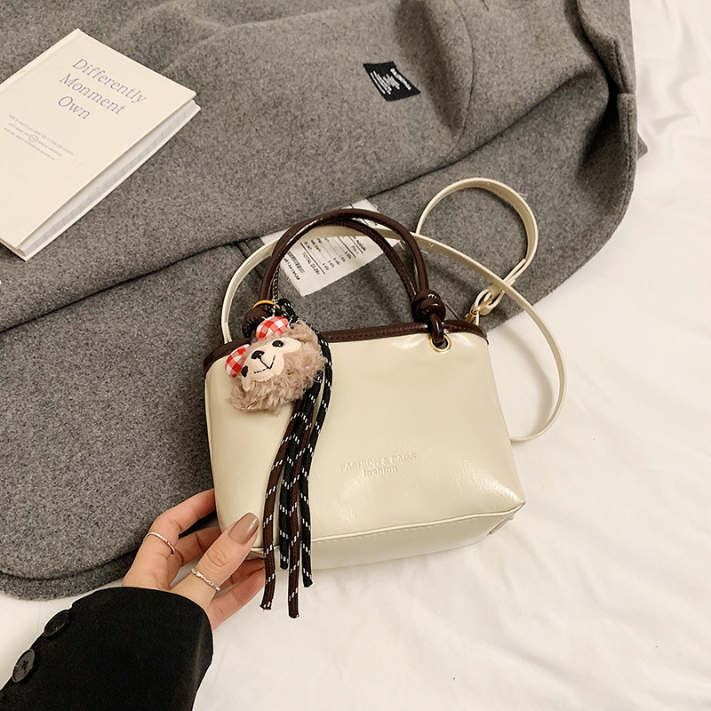 Bucket torba, PU materijal, gradski stil, crossbody dizajn, zatvarač, poliester podstava, unutarnji džep za mobitel