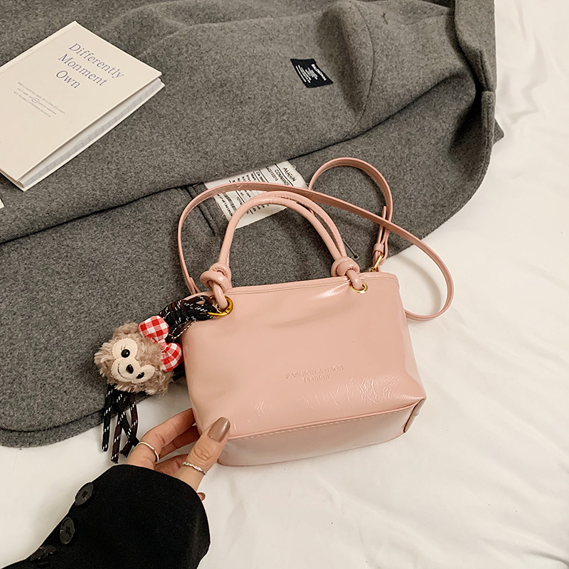 Bucket torba, PU materijal, gradski stil, crossbody dizajn, zatvarač, poliester podstava, unutarnji džep za mobitel
