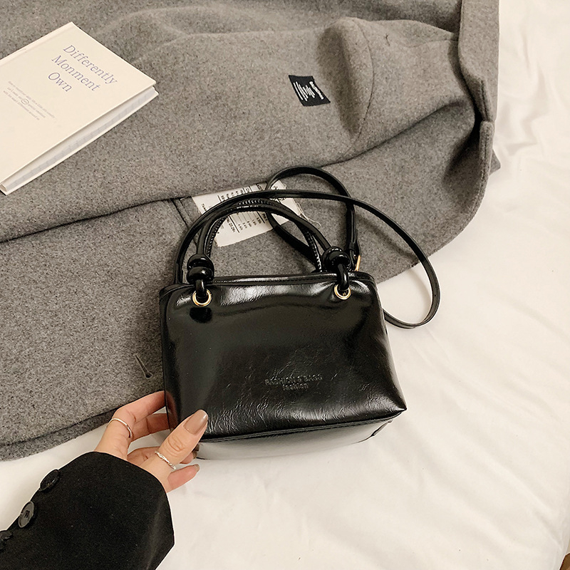 Bucket torba, PU materijal, gradski stil, crossbody dizajn, zatvarač, poliester podstava, unutarnji džep za mobitel