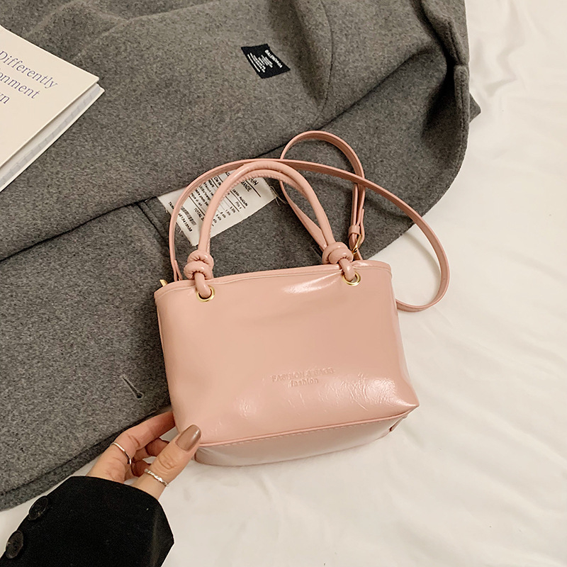 Bucket torba, PU materijal, gradski stil, crossbody dizajn, zatvarač, poliester podstava, unutarnji džep za mobitel