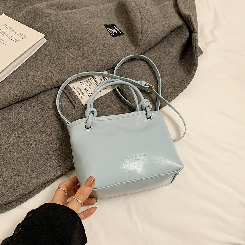 Bucket torba, PU materijal, gradski stil, crossbody dizajn, zatvarač, poliester podstava, unutarnji džep za mobitel