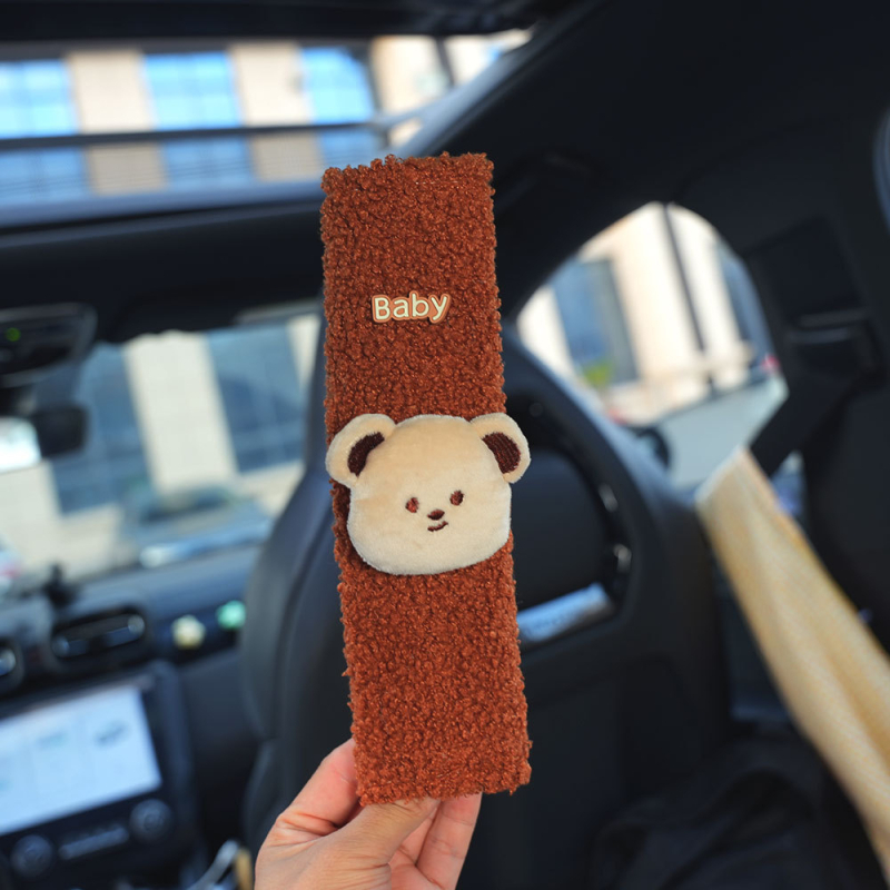 Auto jostas pārklājs – pūkains karikatūru dekors (poliesteris; svars ~35 g; pielāgošana pieejama; Piederums: bērnu drošības jostas pārklājs)