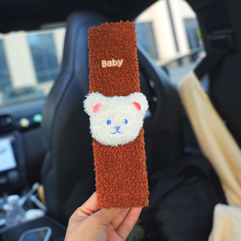 Auto jostas pārklājs – pūkains karikatūru dekors (poliesteris; svars ~35 g; pielāgošana pieejama; Piederums: bērnu drošības jostas pārklājs)