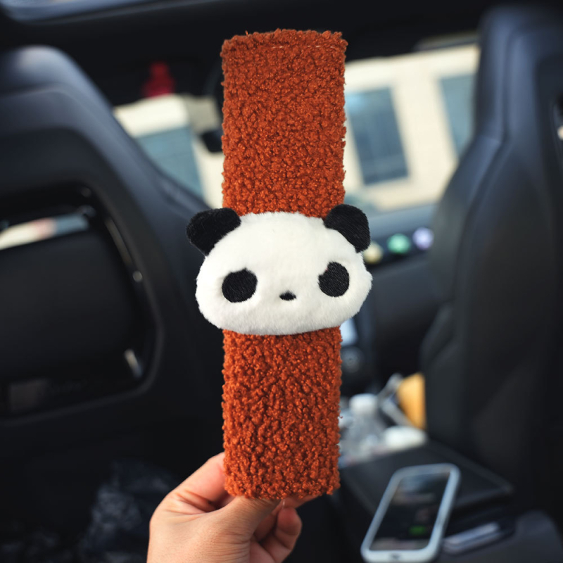 Auto jostas pārklājs – pūkains karikatūru dekors (poliesteris; svars ~35 g; pielāgošana pieejama; Piederums: bērnu drošības jostas pārklājs)