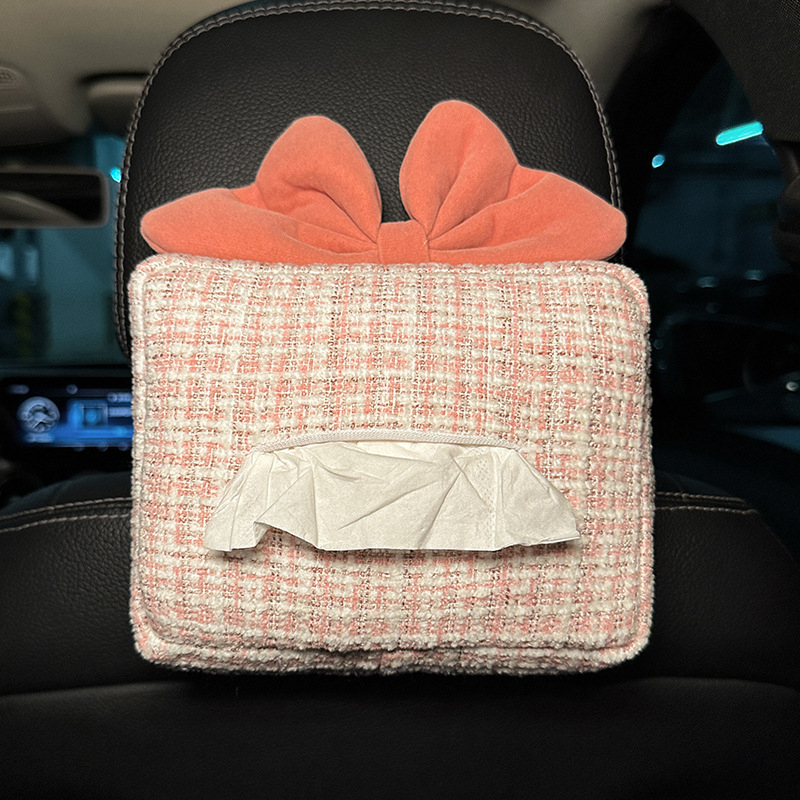 Auto iekšējā dekora komplekts: jostas spilvens ar mezglu, plecu spilvens, salvetes turētājs, karājams somu organizētājs