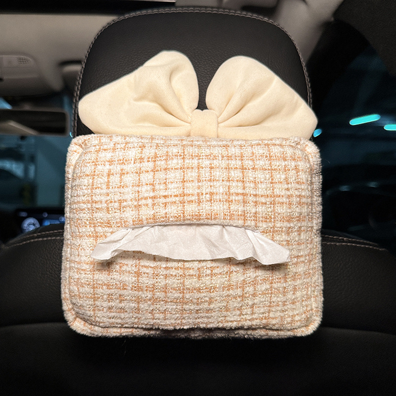 Auto iekšējā dekora komplekts: jostas spilvens ar mezglu, plecu spilvens, salvetes turētājs, karājams somu organizētājs