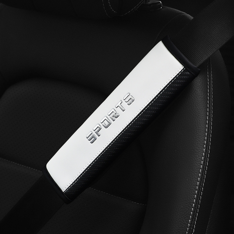 PU ādas drošības jostas plecu spilventiņi ar imitētām metāla burtiem, logotipa drukas iespēja, 75 g, praktisks auto aksesuārs