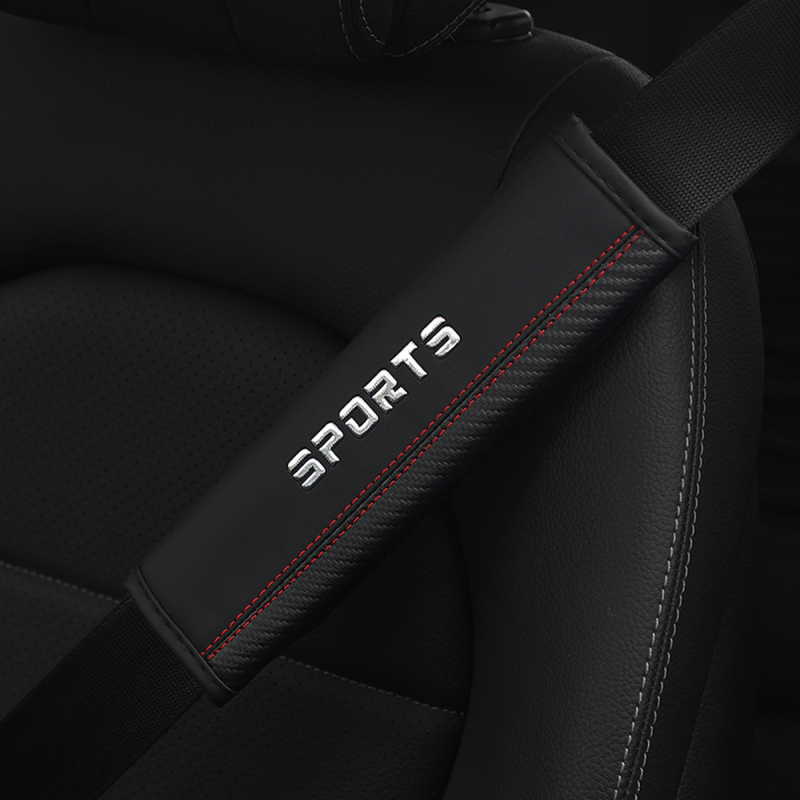 PU ādas drošības jostas plecu spilventiņi ar imitētām metāla burtiem, logotipa drukas iespēja, 75 g, praktisks auto aksesuārs