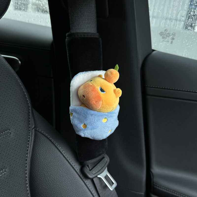 Pliša materiāla automašīnas drošības jostas plecu vāciņš, Capybara Lu Lu aksesuārs, iekšējā interjera dekorācija, pielāgojams, 60 g