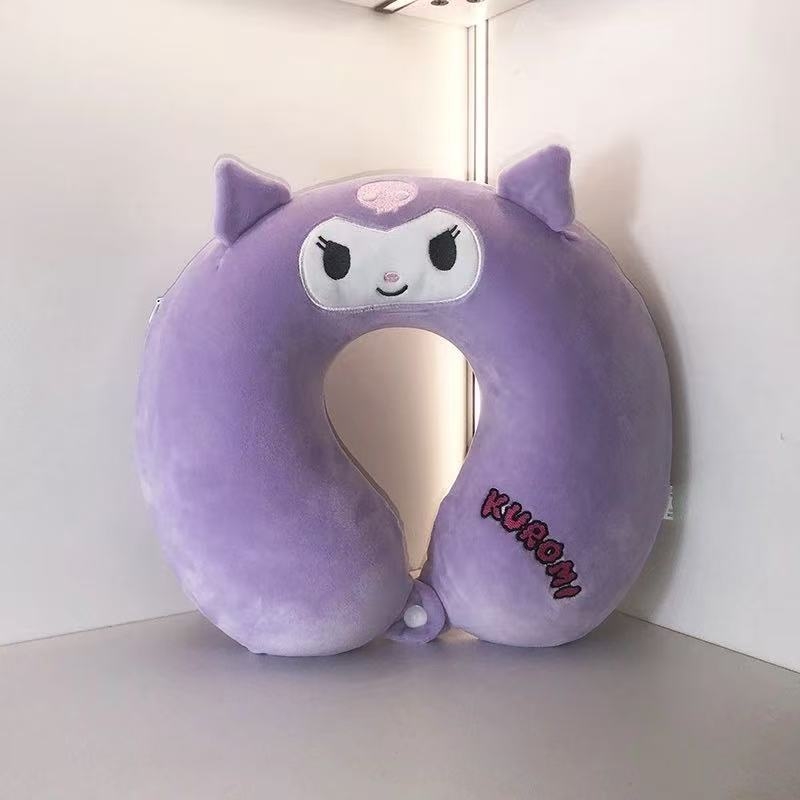 Perne de gât în formă de U, umplutură memory foam, material tricotat, design cu personaje Kuromi, Strawberry Bear și Kitty Cat, pentru adulți, cu funcție de depozitare