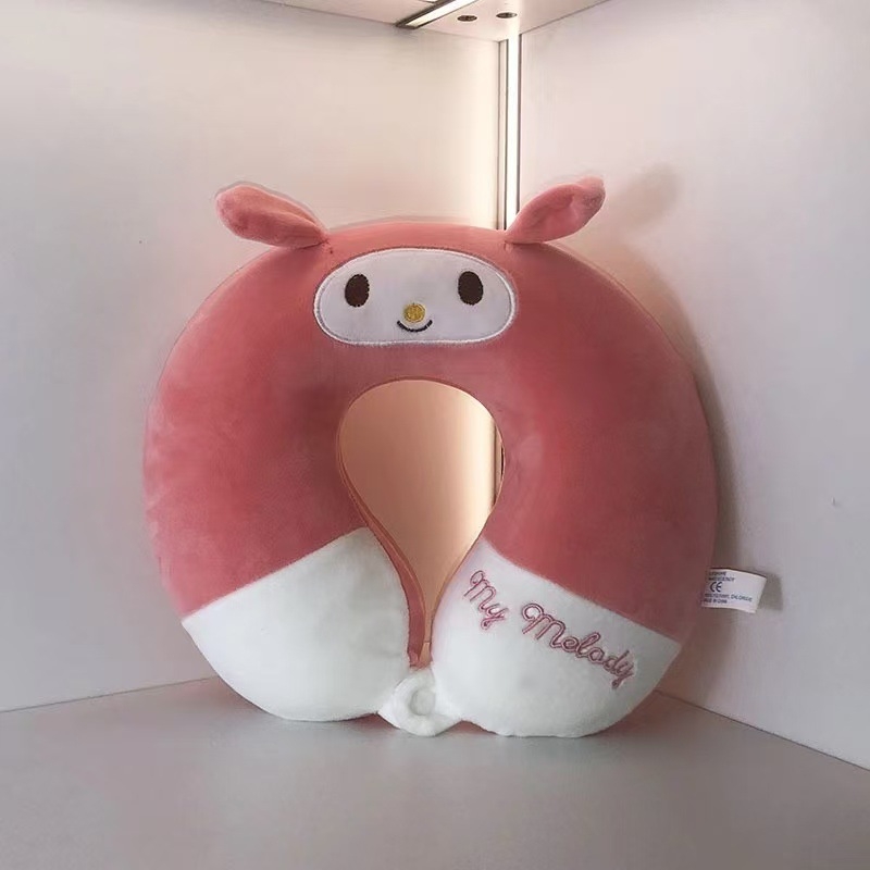 Perne de gât în formă de U, umplutură memory foam, material tricotat, design cu personaje Kuromi, Strawberry Bear și Kitty Cat, pentru adulți, cu funcție de depozitare