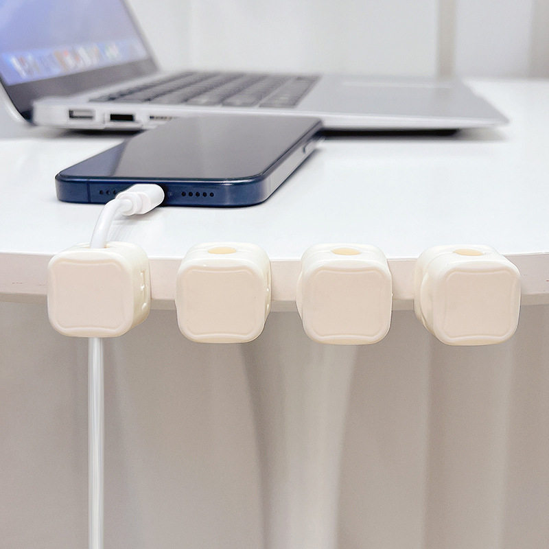 Organizator de cabluri pentru birou cu prindere magnetică pentru cabluri de date și încărcare, design drăguț de desen animat, material ABS; importat: Nu; categorie: alte echipamente de finisare și protecție împotriva prafului