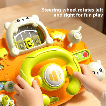 Игрален волан за количка – светлинни ефекти, музика/глас и игри за родител-дете; пластмасов материал; захранване с сухи батерии; подходящ за деца 0–3 години