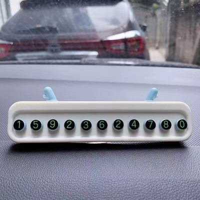 Unutarnja luminescentna oznaka za privremeno parkiranje automobila s likom StellaLou i kontaktni broj (materijal: Drugi; tip: Svijetleći; namjena: unutarnja dekoracija automobila)