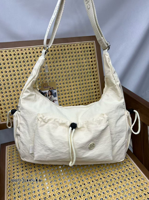 Chi Leopard Crossbody torba – najlon, horizontalni kvadratni oblik, zatvaranje na zip, unutarnji džep sa zipom