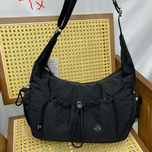 Chi Leopard Crossbody torba – najlon, horizontalni kvadratni oblik, zatvaranje na zip, unutarnji džep sa zipom